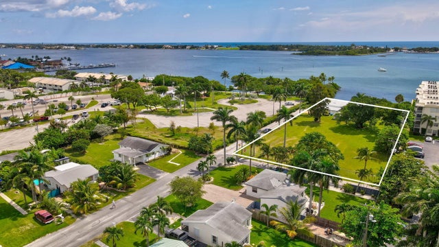 4 of 8 - 670 Oak St, Boynton Beach, FL