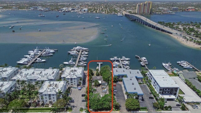 5 of 17 - 206 Lake Drive, Palm Beach Shores, FL
