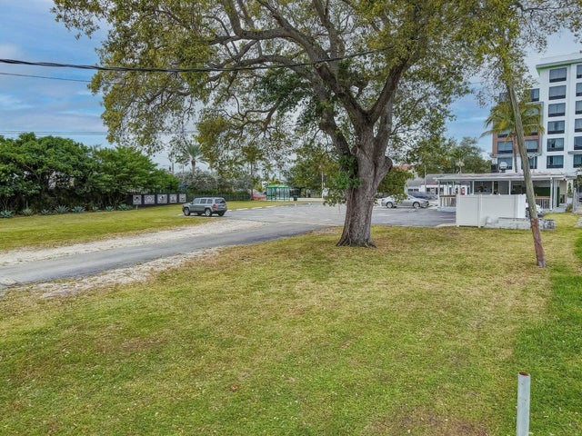 4 of 5 - 118 N Federal Highway, Dania Beach, FL