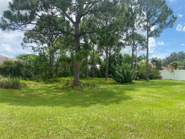 1 of 8 - 5522 Nw Cordrey St, Port Saint Lucie, FL