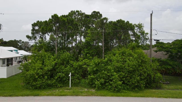 2 of 8 - 5522 Nw Cordrey St, Port Saint Lucie, FL