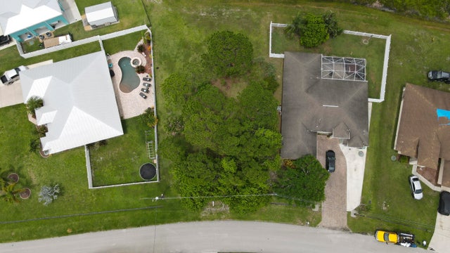 3 of 8 - 5522 Nw Cordrey St, Port Saint Lucie, FL