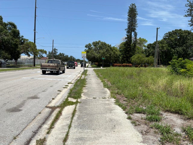 2 of 8 - 915 N 21st Street, Fort Pierce, FL