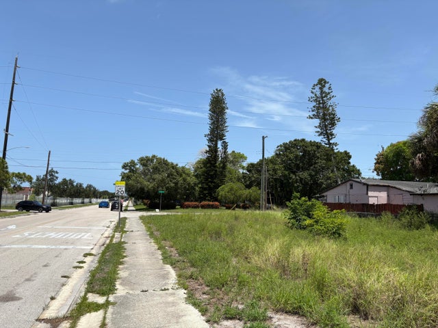 3 of 8 - 915 N 21st Street, Fort Pierce, FL