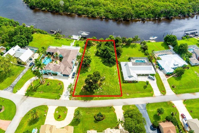 1 of 31 - 733 Se Hidden River Drive, Port Saint Lucie, FL