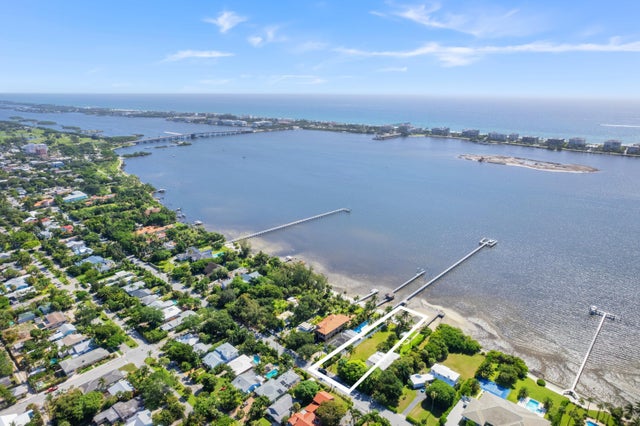 5 of 11 - 826 S Lakeside Drive, Lake Worth Beach, FL