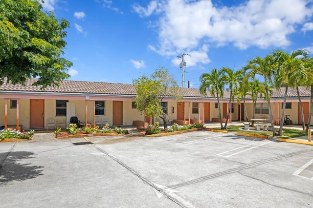 3 of 10 - 7800 S Dixie Highway, West Palm Beach, FL