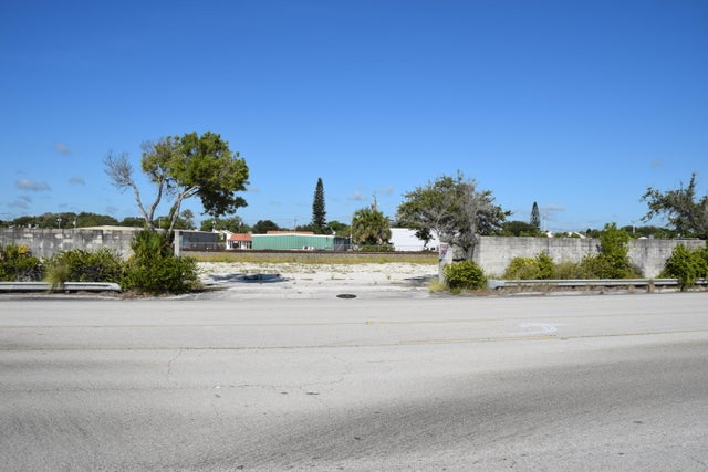 2 of 9 - 1666 N Old Dixie Highway, Jupiter, FL