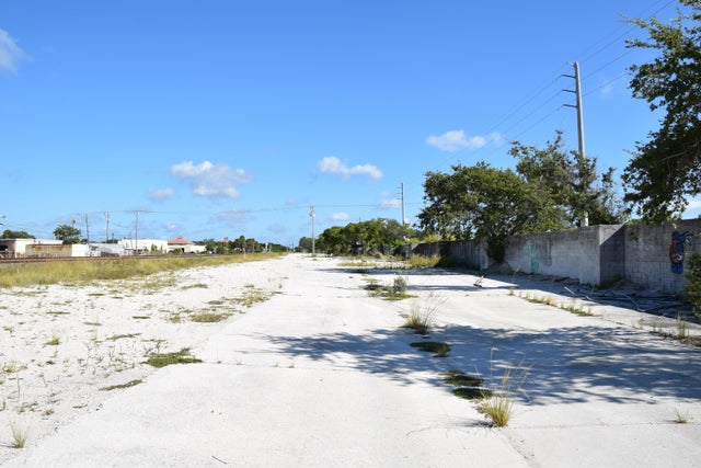 3 of 9 - 1666 N Old Dixie Highway, Jupiter, FL