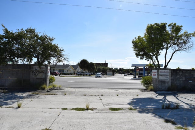 5 of 9 - 1666 N Old Dixie Highway, Jupiter, FL