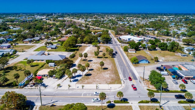 3 of 13 - 4878 Se Commerce Avenue, Stuart, FL