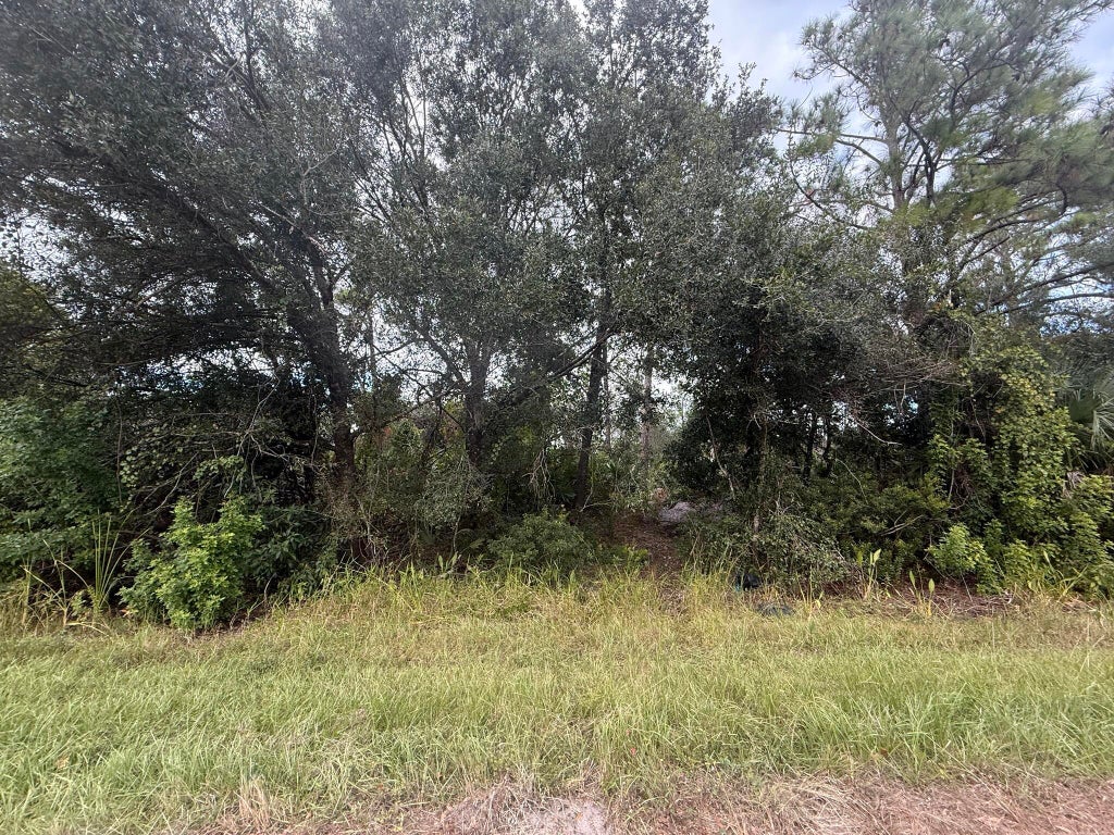 Lot 5 Henrietta Avenue, North Port