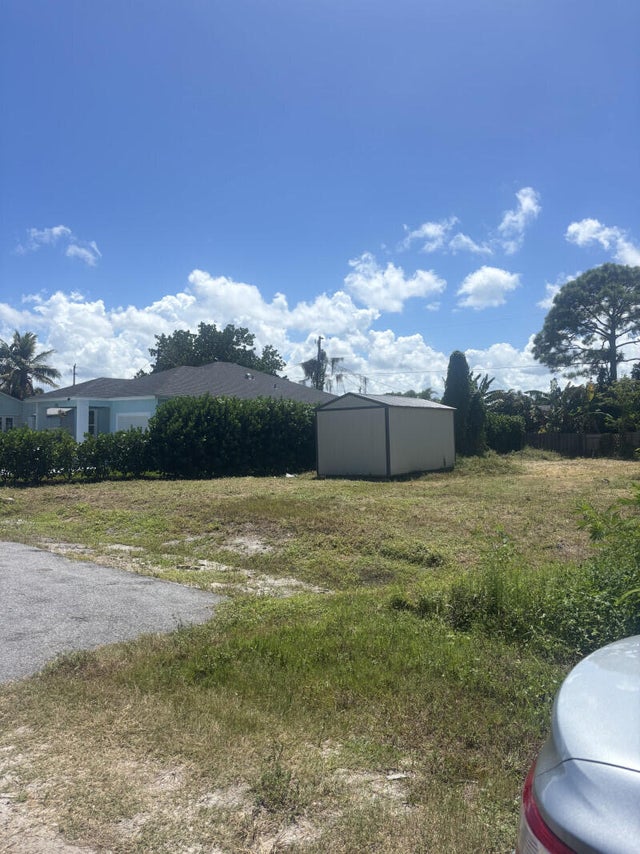 1 of 4 - 5703 Se Pine Drive, Stuart, FL