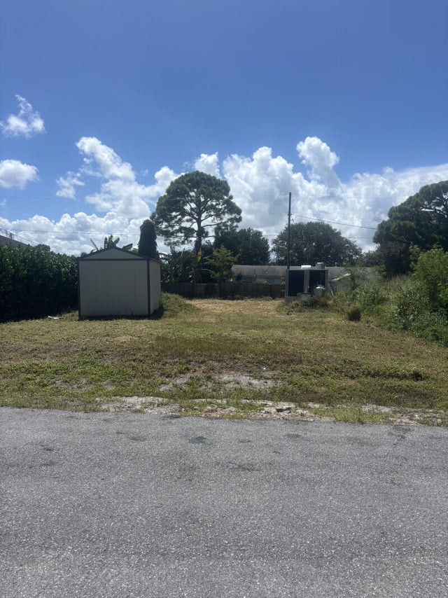 2 of 4 - 5703 Se Pine Drive, Stuart, FL