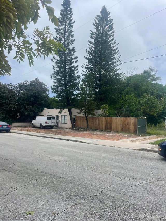 4 of 4 - 818 Briggs Street, West Palm Beach, FL