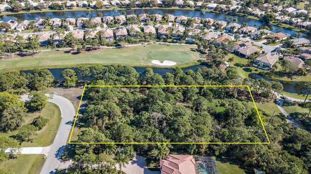 7996 Saddlebrook Dr, Port Saint Lucie