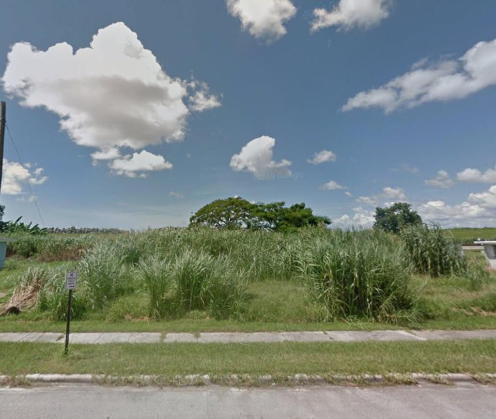 Lakeshore Drive, Canal Point