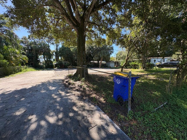 1254 Sw Pine Tree Trail, Stuart