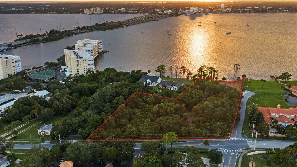 Merritt Av, Merritt Island