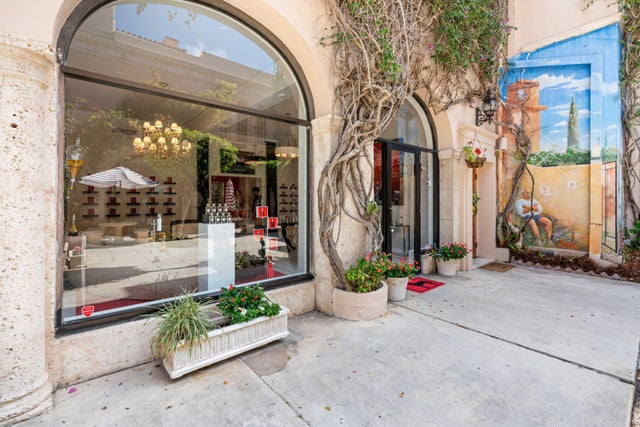 1 of 11 - 256 Worth Av, Palm Beach, FL