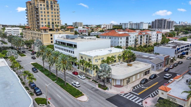 4 of 18 - 1731 Ponce De Leon Boulevard, Coral Gables, FL