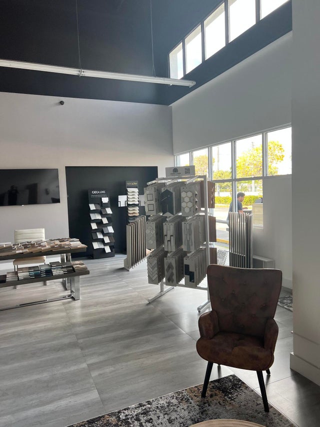 4 of 11 - 2400 W Copans Road #9, Pompano Beach, FL