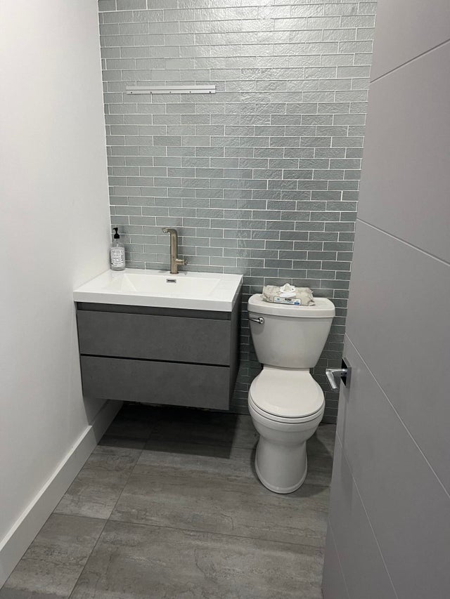 5 of 11 - 2400 W Copans Road #9, Pompano Beach, FL