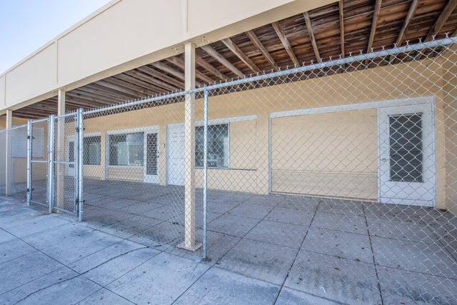 1 of 19 - 922 S Dixie Hwy, Lake Worth Beach, FL