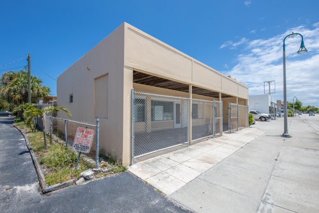 2 of 19 - 922 S Dixie Hwy, Lake Worth Beach, FL