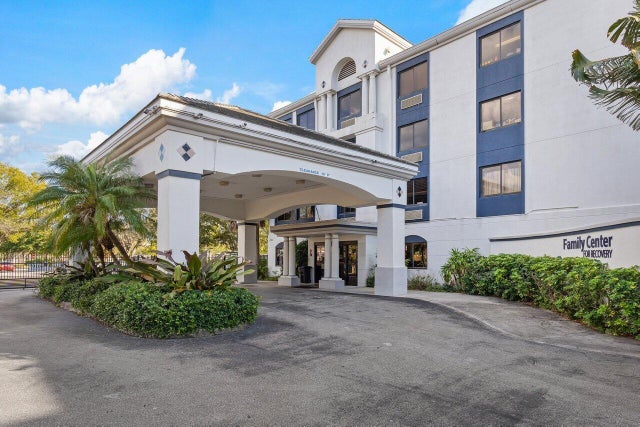 2 of 52 - 7051 Seacrest Blvd, Lantana, FL