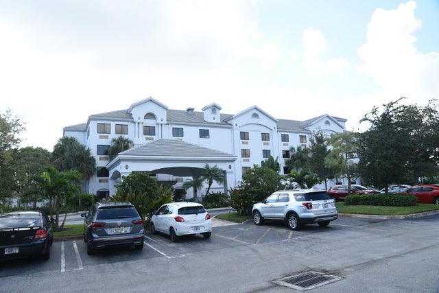 3 of 52 - 7051 Seacrest Blvd, Lantana, FL