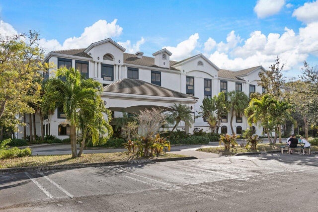 4 of 52 - 7051 Seacrest Blvd, Lantana, FL