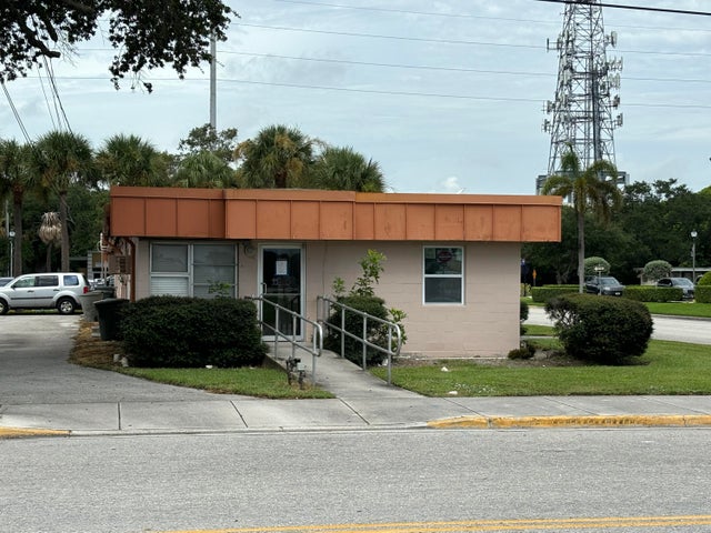 2 of 9 - 401 S 6th St, Fort Pierce, FL