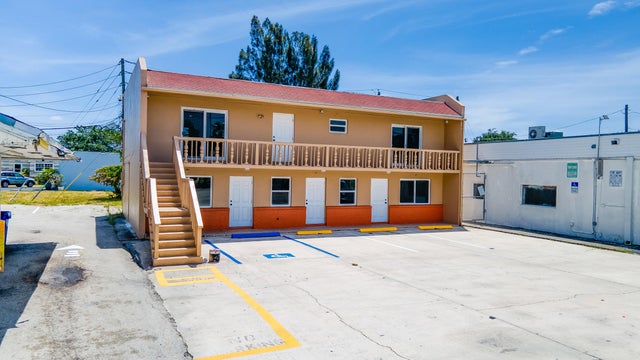 2 of 14 - 2534 S Military Trl, West Palm Beach, FL