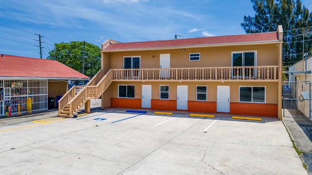 3 of 14 - 2534 S Military Trl, West Palm Beach, FL
