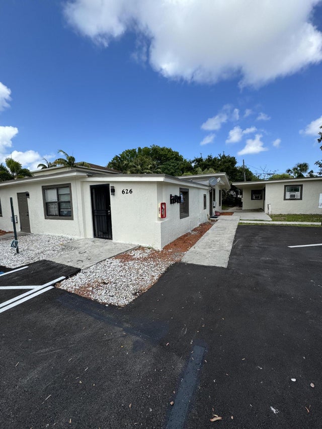 1 of 10 - 626 Nw 10th Ter #1-5, Fort Lauderdale, FL