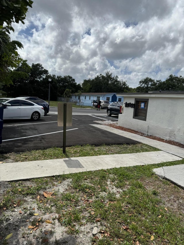 4 of 10 - 626 Nw 10th Ter #1-5, Fort Lauderdale, FL