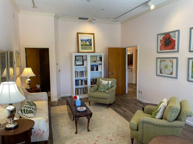 3 of 7 - 900 Se Ocean Blvd, Stuart, FL