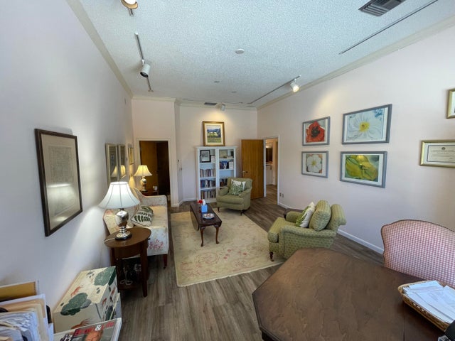 4 of 7 - 900 Se Ocean Blvd, Stuart, FL