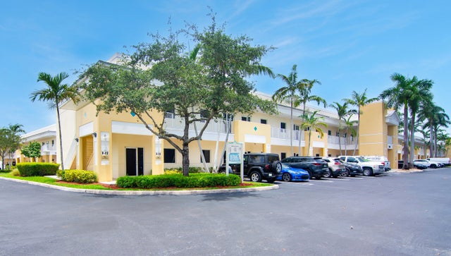 3 of 32 - 2771 Vista Parkway #8, West Palm Beach, FL