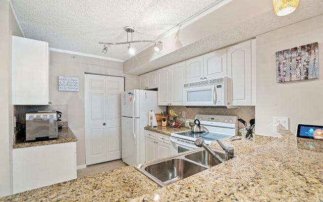 5 of 15 - 266 Village Blvd #6102, Tequesta, FL