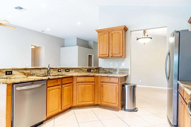 4 of 23 - 212 Preserve Ct, Royal Palm Beach, FL