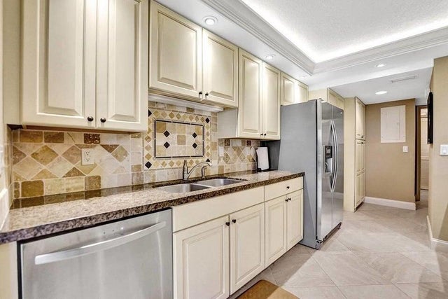 1 of 38 - 131 Old Meadow Wy, Palm Beach Gardens, FL