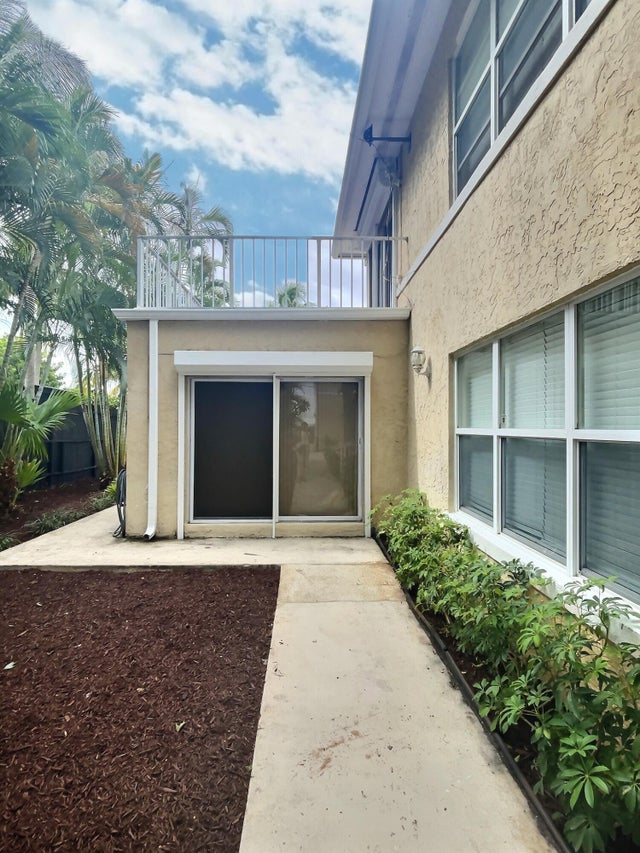 4 of 20 - 511 29th St, West Palm Beach, FL