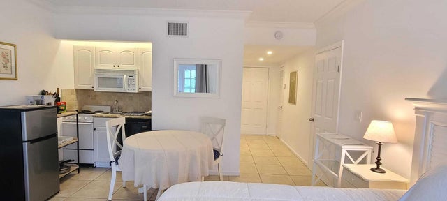 2 of 19 - 11863 Wimbledon Circle #403, Wellington, FL