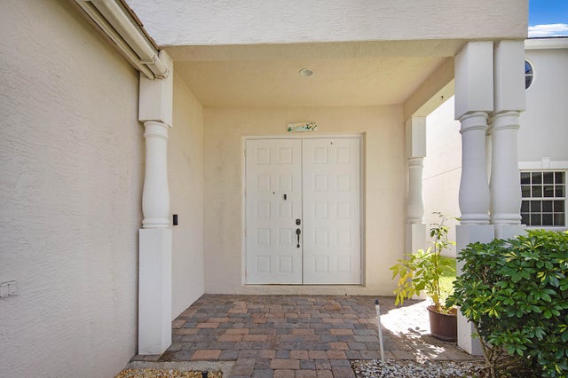 2 of 41 - 122 Kensington Wy, Royal Palm Beach, FL