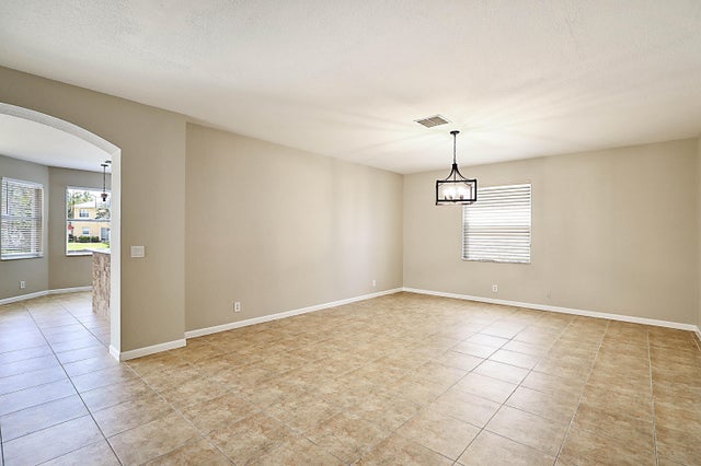 5 of 41 - 122 Kensington Wy, Royal Palm Beach, FL