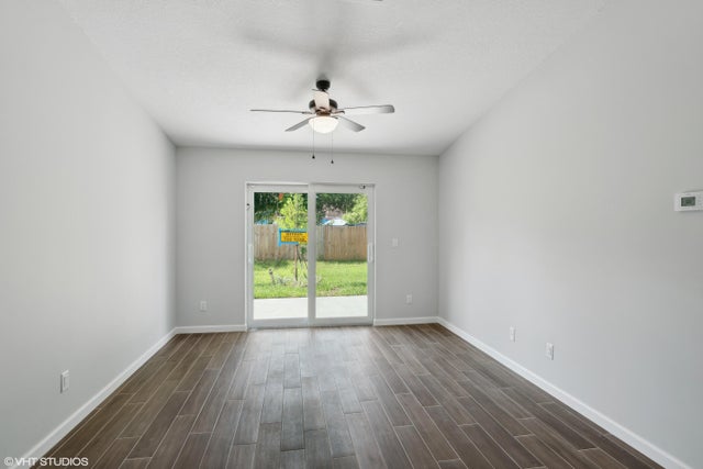 4 of 32 - 636 35th St, West Palm Beach, FL