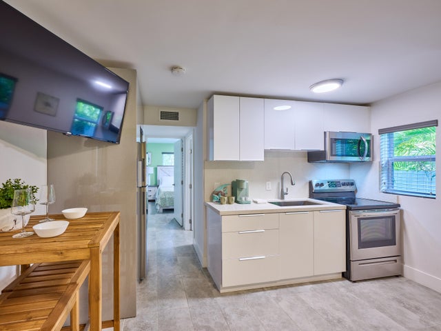3 of 50 - 2020 Washington Street #1, Hollywood, FL