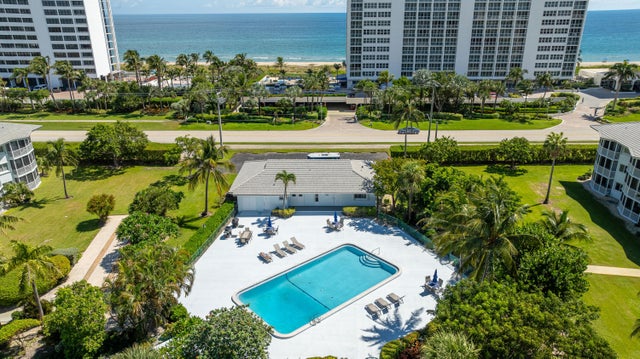 2 of 31 - 2700 Banyan Road #23, Boca Raton, FL
